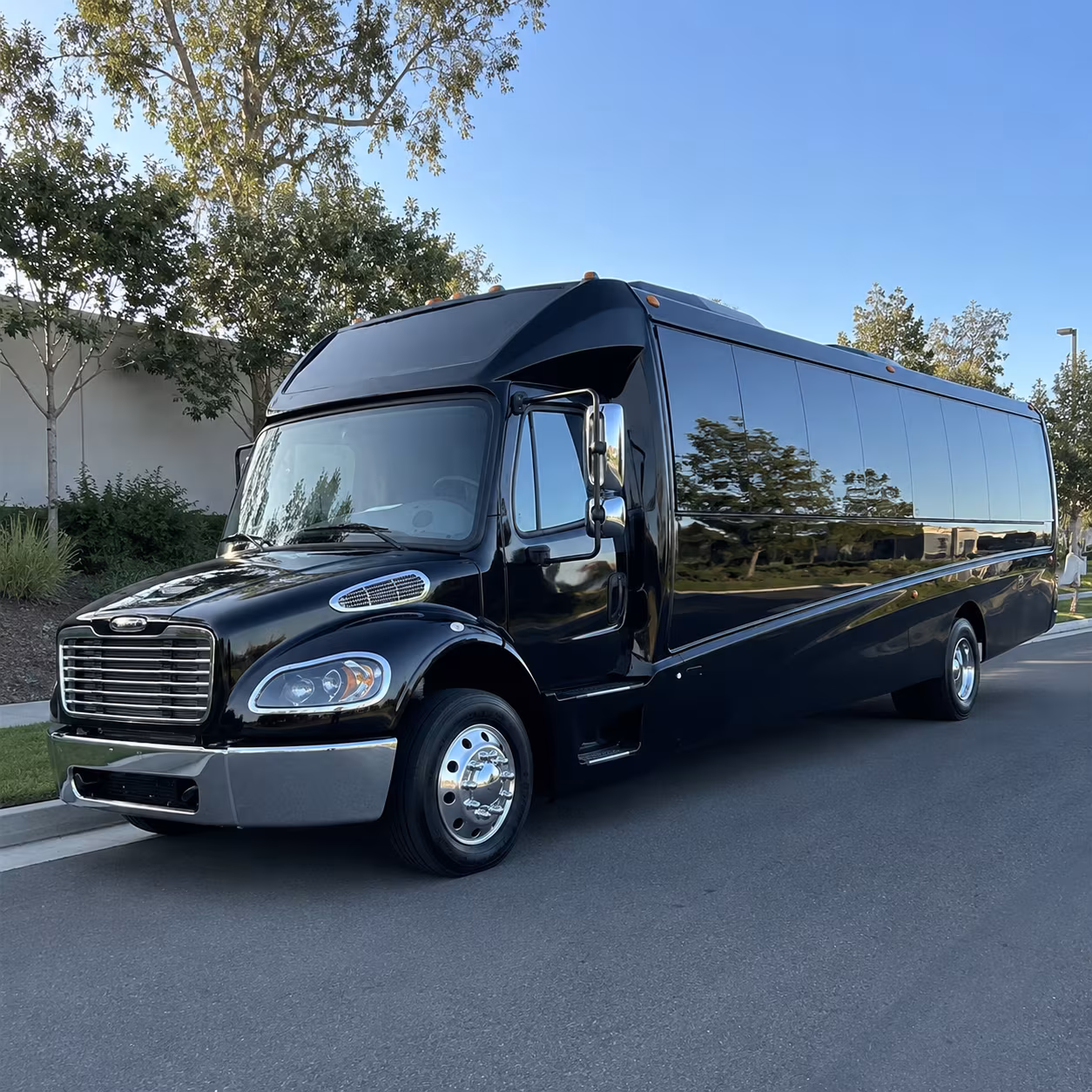 shuttle your guests between sugar land hotels and sienna plantation venues with ease